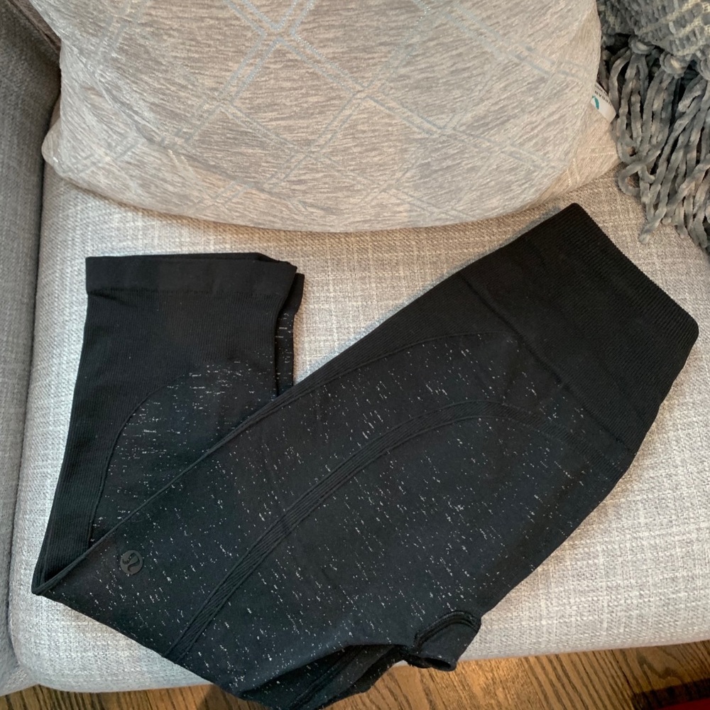 RARE! Lululemon In The Flow Crops NWOT